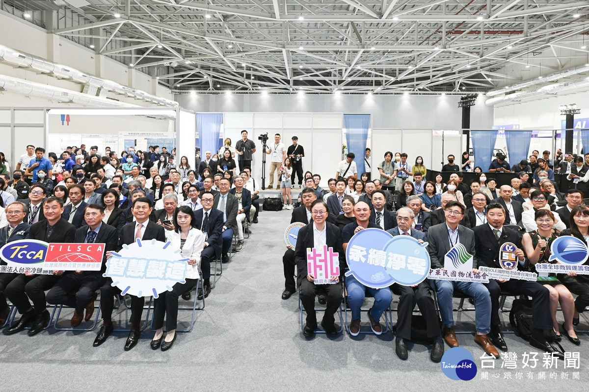桃園市長張善政出席「2025亞太智慧商業物流展」開幕式。<br />
