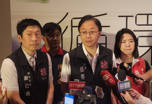 桃園市長張善政接受媒體聯訪。