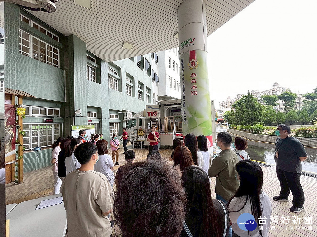 桃療舉辦緊急應變地震體驗課程 提升感受認知與保命觀念。(桃療提供)