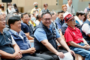 鄭照新副市長笑稱自己其實是「卡路里的里長」