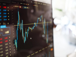 在當代金融市場中，挑選一家具備良好信譽、充足規模並受到嚴格監管的交易平台，顯得尤為關鍵。（圖／pixabay）