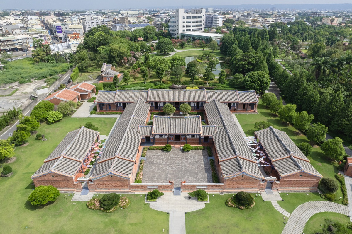 當時光駛入古宅—《成美老車紳士節》  跨世代經典老車齊聚百年園林