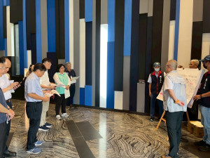 法院內政委員會委員王美惠偕同內政部政次董建宏、國土管理署長吳欣修等人，考察嘉義市「永續提升人行安全計畫」第3階段提案的新民路(世賢路至南京路)及友忠路(中興路至自由路)人行道改善工程2案／嘉義市府提供