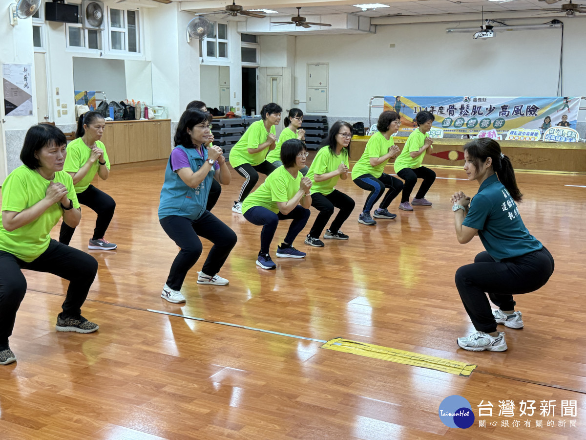 嘉義縣衛生局在中埔鄉、竹崎鄉、民雄鄉及水上鄉加碼開辦骨鬆肌少高風險運動營養班夜間班／嘉義縣府提供