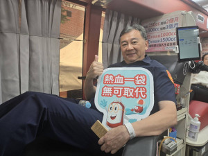 局長許頌嘉參與捐血。