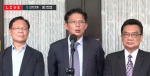 台灣民眾黨立法院黨團總召黃國昌（中）。（圖／翻攝自民眾之聲YouTube直播）