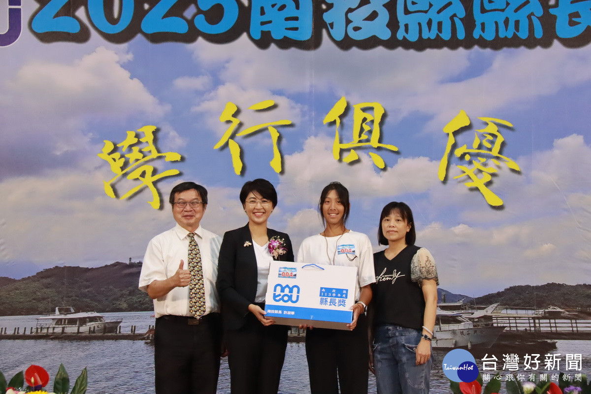 從高中到國小420位同學受獎。（記者扶小萍攝）