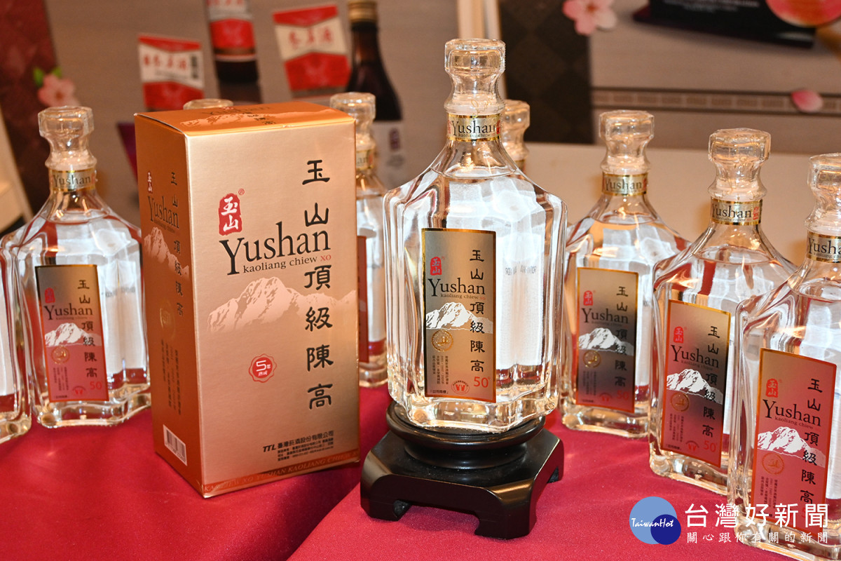 嘉義酒廠0.66公升玉山頂級陳高／陳致愷攝影 ※ 提醒您：禁止酒駕，飲酒過量有害健康