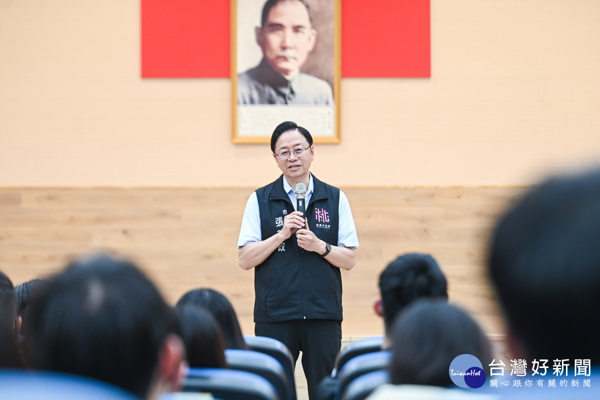 桃園市長張善政於「114年新進人員研習班」中致詞。<br />

