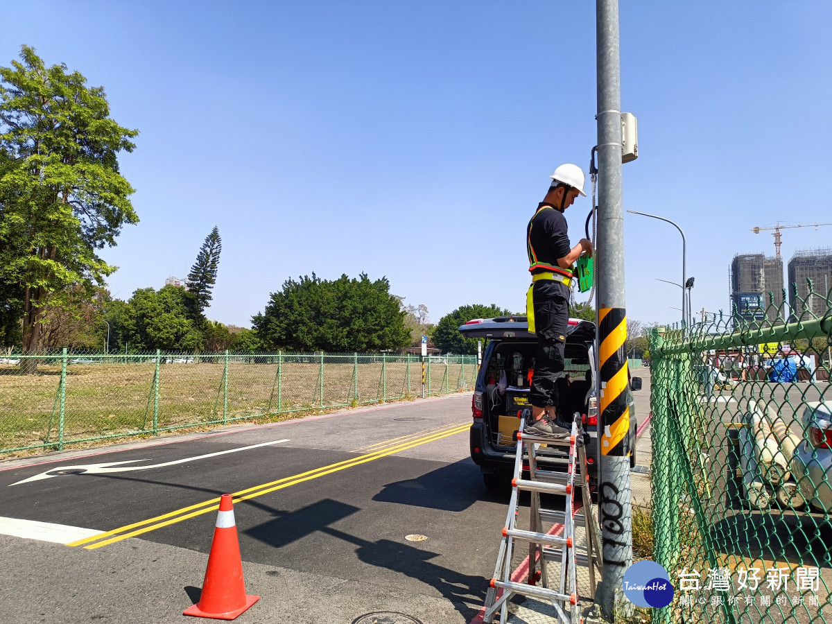 架設空氣微型感測器以利即時掌控空品。