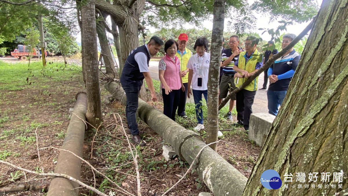 新庄仔綠園道遺留早期鑄鐵、石綿材質的輸水管。