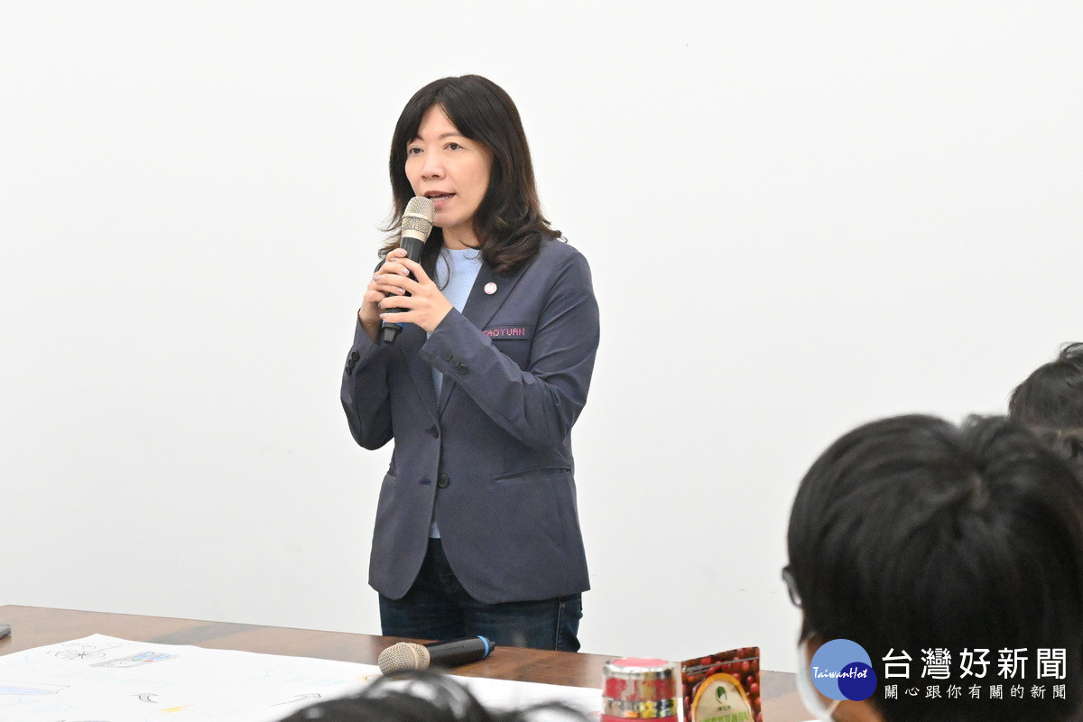 市府青年局長侯佳齡於參訪活動中致詞。<br />
