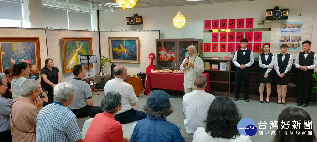 塗老師將藝文風帶入校園，讓水里商工師生能欣賞到屬於南投在地孕育出的大地色彩畫作。