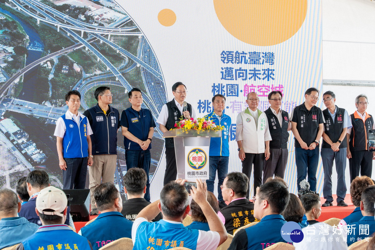 桃園市長張善政於「桃園航空城計畫航青路通車典禮」中致詞。<br />

