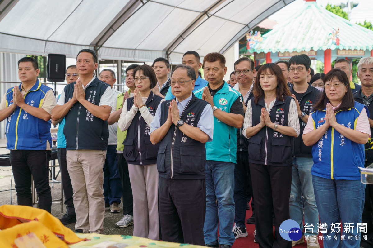 台中市大雅第6公墓遷葬祈福。