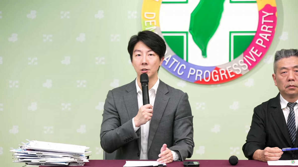 民進黨發言人吳崢。（圖／翻攝自民主進步黨YouTube直播）