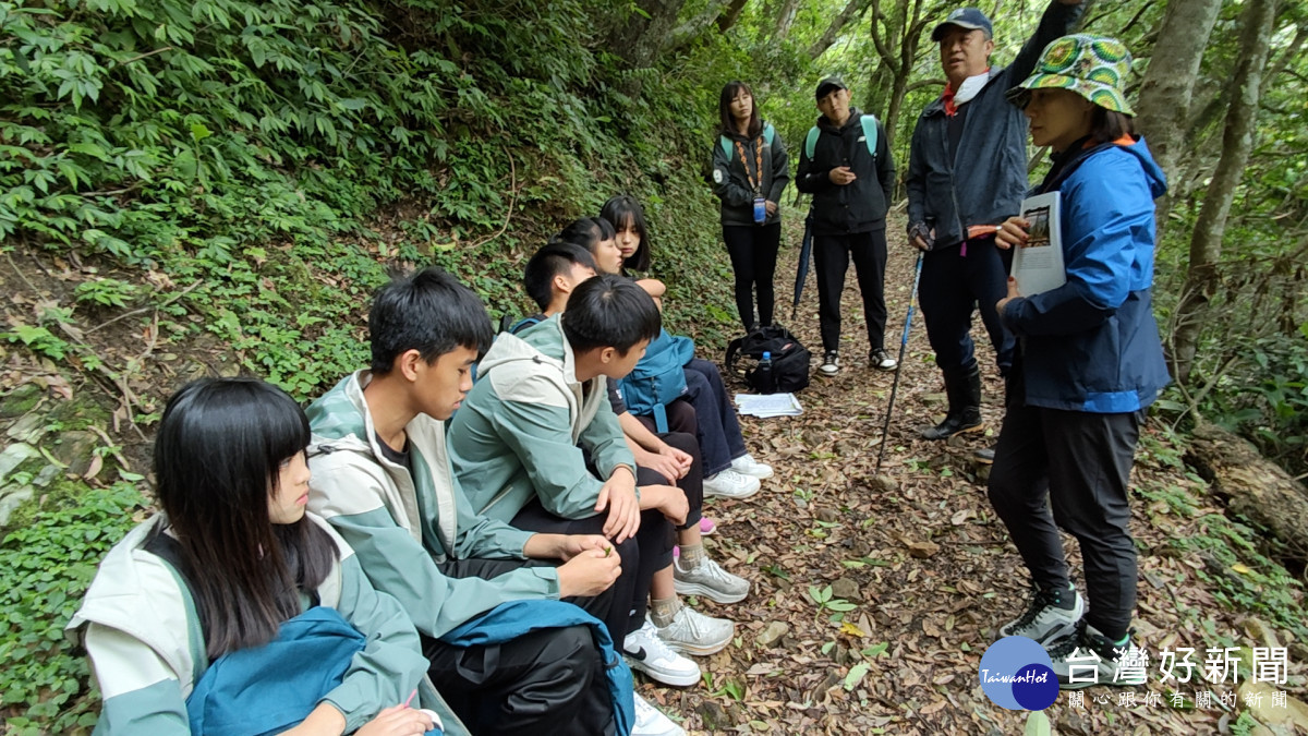 沿途講解大豹社遷徙歷史