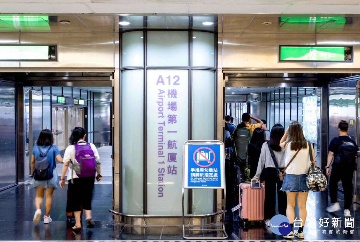 機捷A12機場第一航廈站自動收費閘門移設啟用。