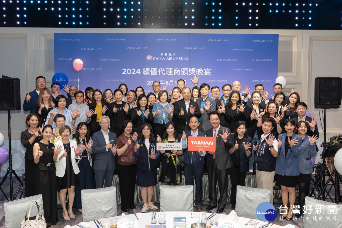 香港踩線團與中區觀光圈聯盟合影。