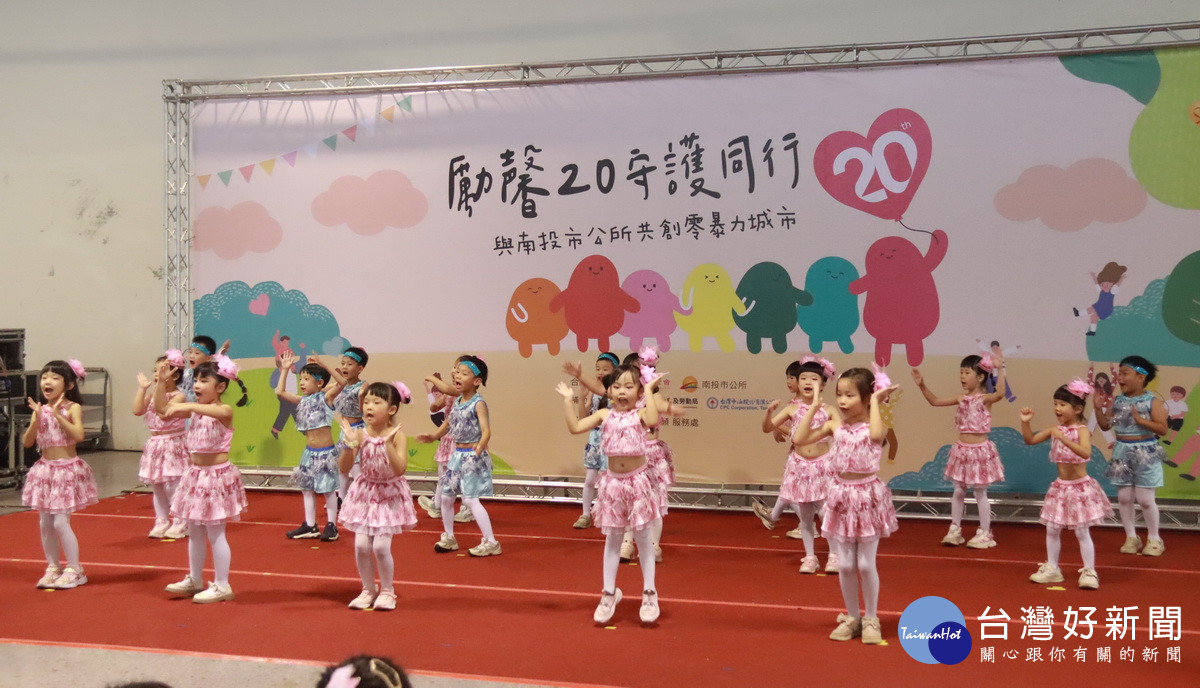 格林幼兒園小朋友聲音宏亮整齊獲票選人氣獎。（記者扶小萍攝）