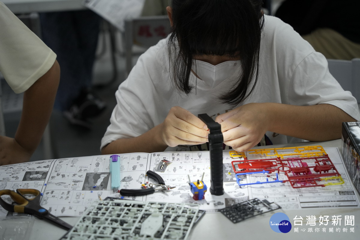 女孩多喜愛串珠DIY。（市公所提供）