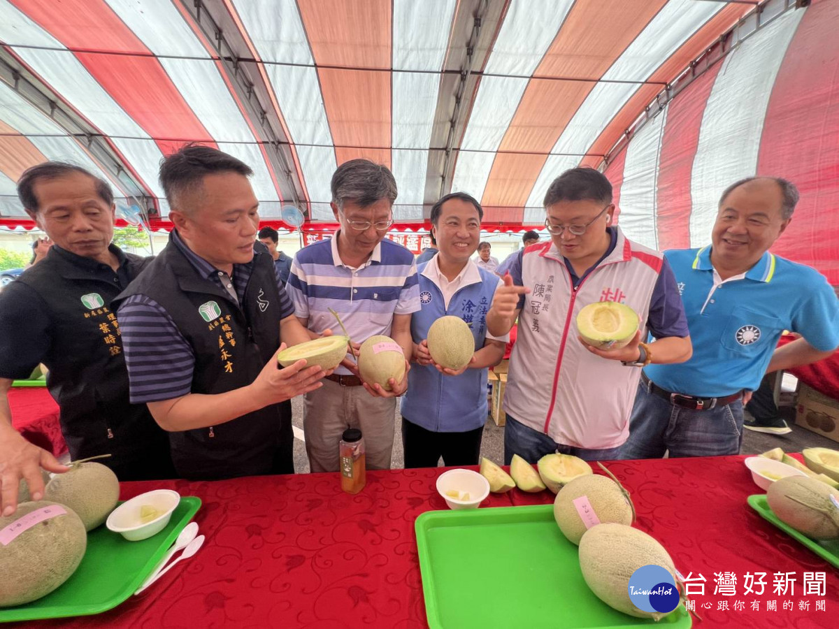 新屋哈蜜瓜節於永安漁港漁市場熱鬧登場。