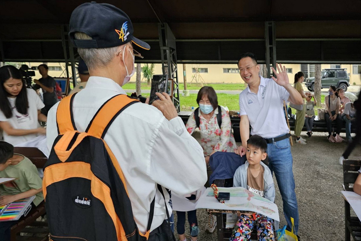 桃園市副市長蘇俊賓多次前往大湳森林公園觀察翠鳥活動。