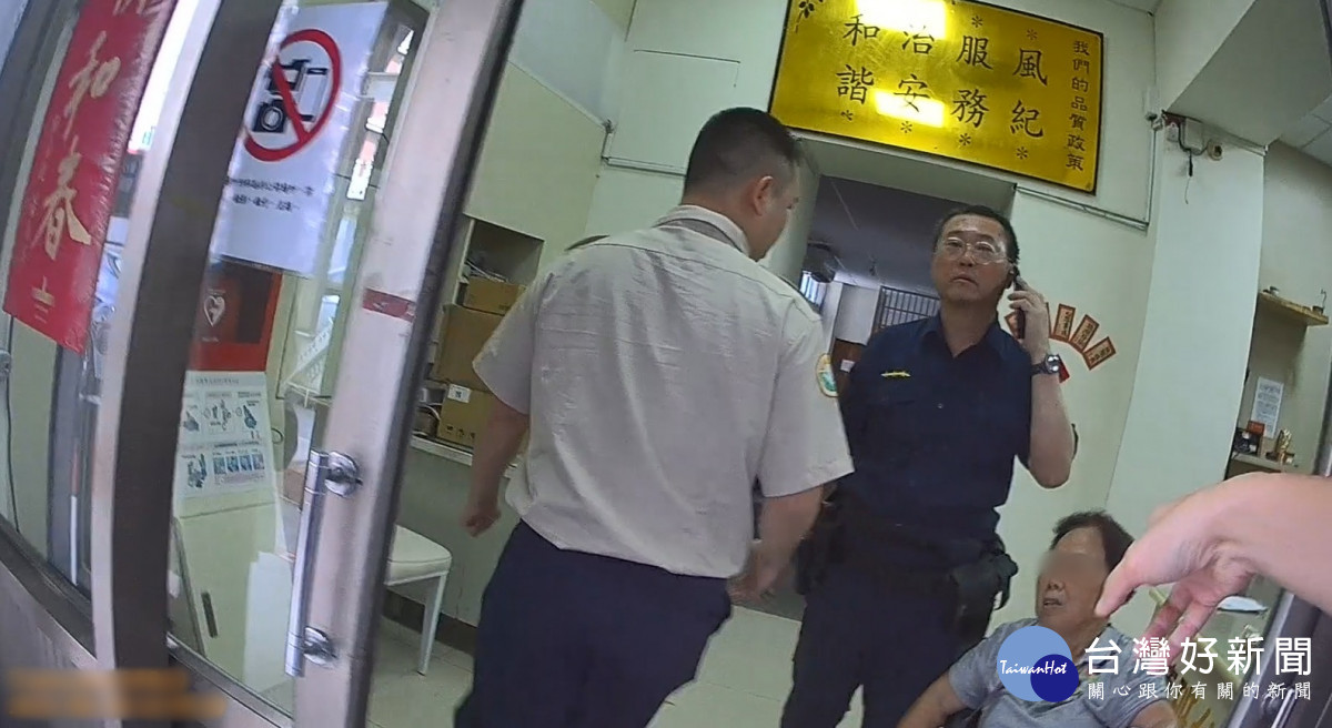 公車乘客中暑求救，司機直奔中壢分局聯手送醫。