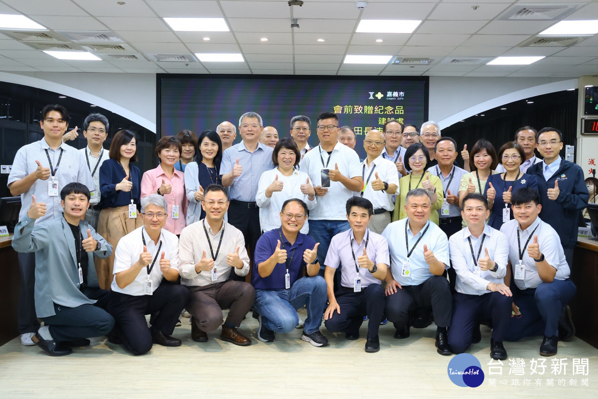 嘉義市政府建設處處長田長沛與市府各局處首長合影／嘉義市府提供