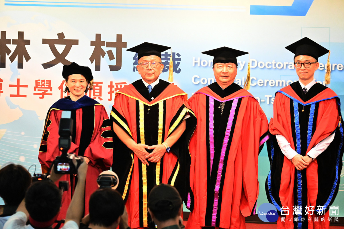順億關係企業總裁林文村(左二)領航地方產業升級，獲頒中正大學名譽博士／陳致愷攝影