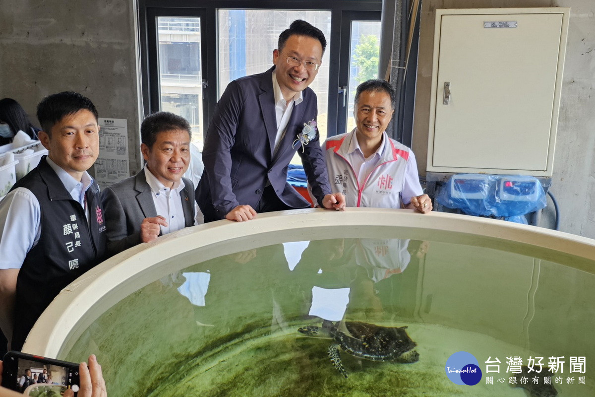 桃園市副市長蘇俊賓出席Xpark 5週年慶「Xpark meets NAKED～Ocean of Light潛浸海洋～」啟動儀式。<br />
