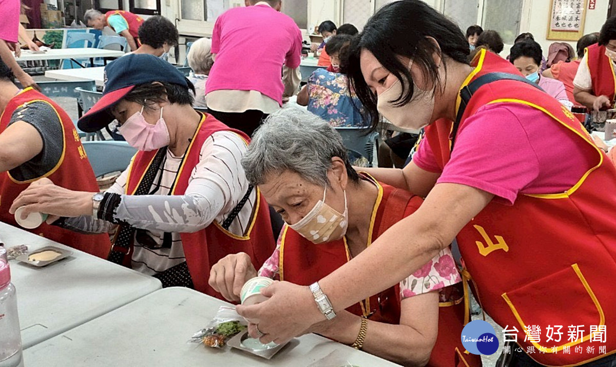 華山龍潭站建站15周年        逗陣愛老讓愛芬芳