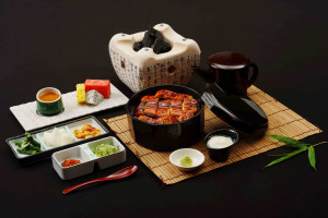新竹喜來登推出多款鰻魚定食，包含醬烤「蒲燒鰻魚」與鹽烤「白燒鰻魚」。
