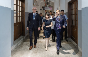 副總統蕭美琴（中），於2024年6月14日出席捷克攝影圖文展暨「捷克中心臺北」成立酒會。（圖／資料照片，圖源：總統府Flickr）