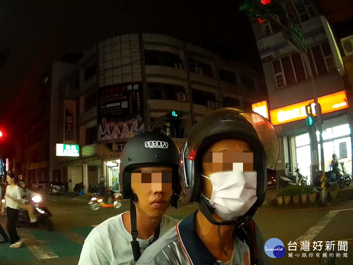 精障男迷途呆坐便利商店，壢警逐車比對鑰匙助返家。