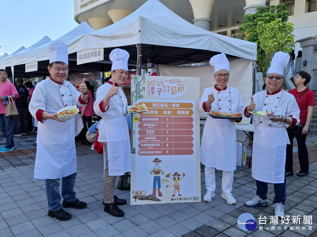 型男總舖師上菜。