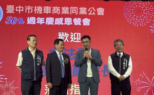 江啟臣副院長頒獎給績優定檢站