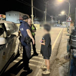 尋人小組員警在路旁發現女童/警方提供