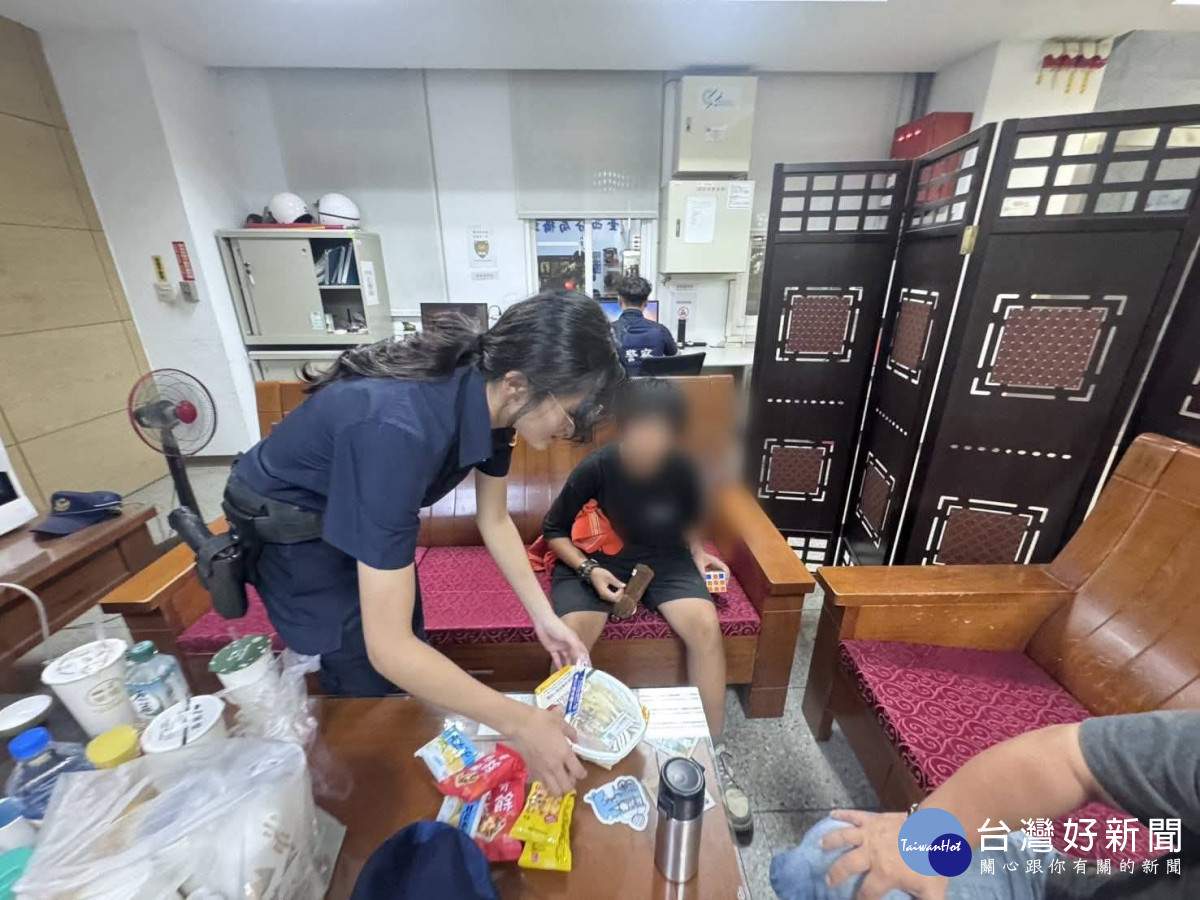 員警先將女童帶回派出所並聯繫家屬／警方提供