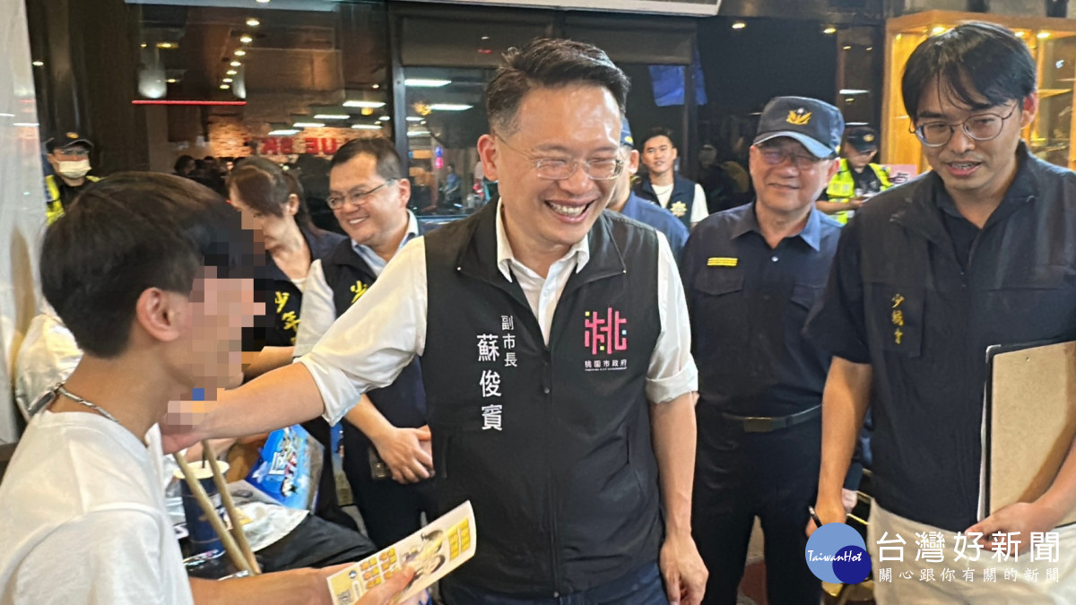 蘇副市長關心青少年狀況。<br />
