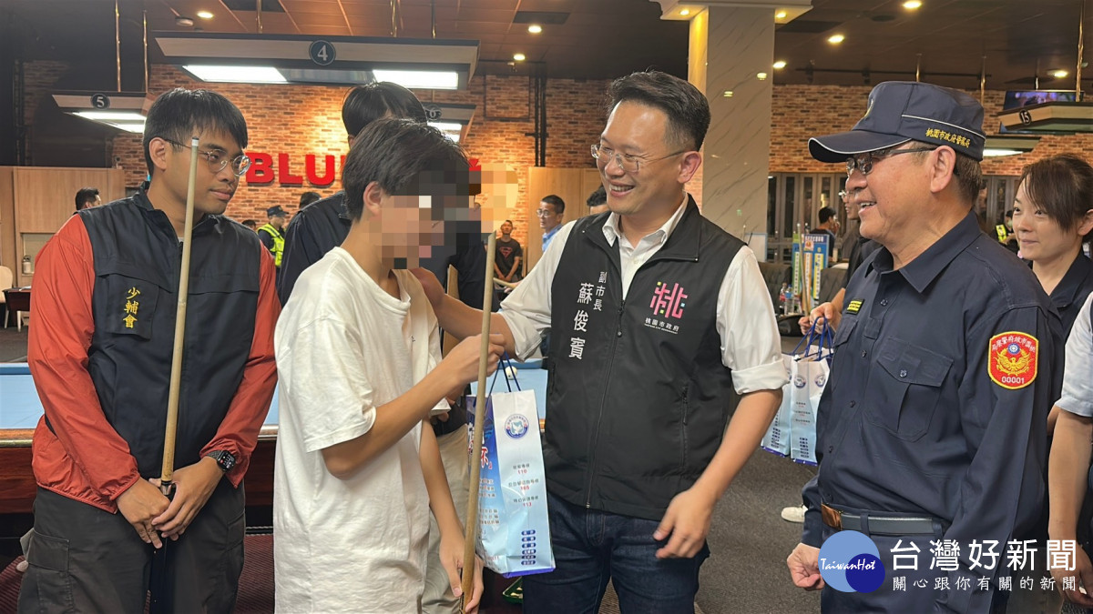 蘇副市長關心深夜未歸的青少年。