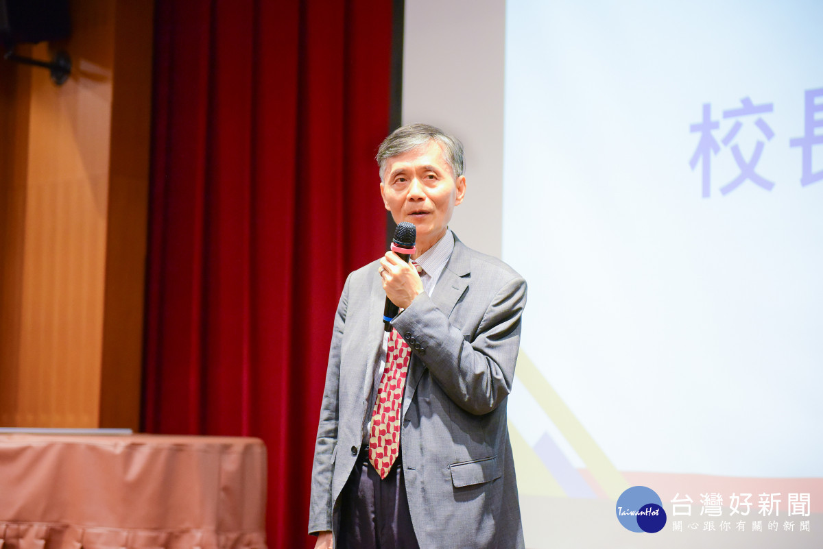 李英明校長蒞臨致詞，勉勵職員發揮AI創新潛能。
