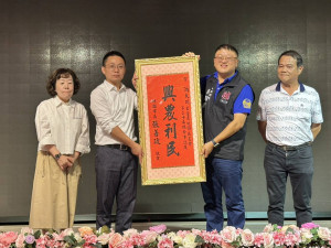 簡大川獲聘桃園區農會總幹事，農業局長陳冠義到場祝賀。