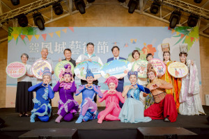 2025風城藝術節好戲輪番上場，邱臣遠代理市長與六組表演團隊式揭開活動序幕。