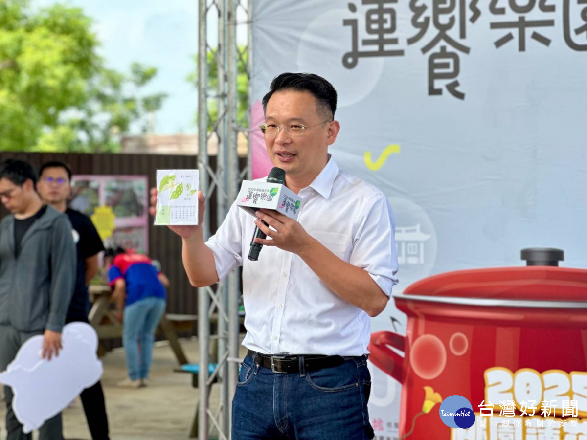 蘇副市長分享自己以蓮蓬與蓮子為主題的手繪月曆。