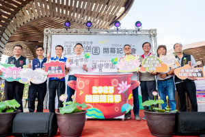 蘇副市長與貴賓一同宣傳桃園蓮花季。