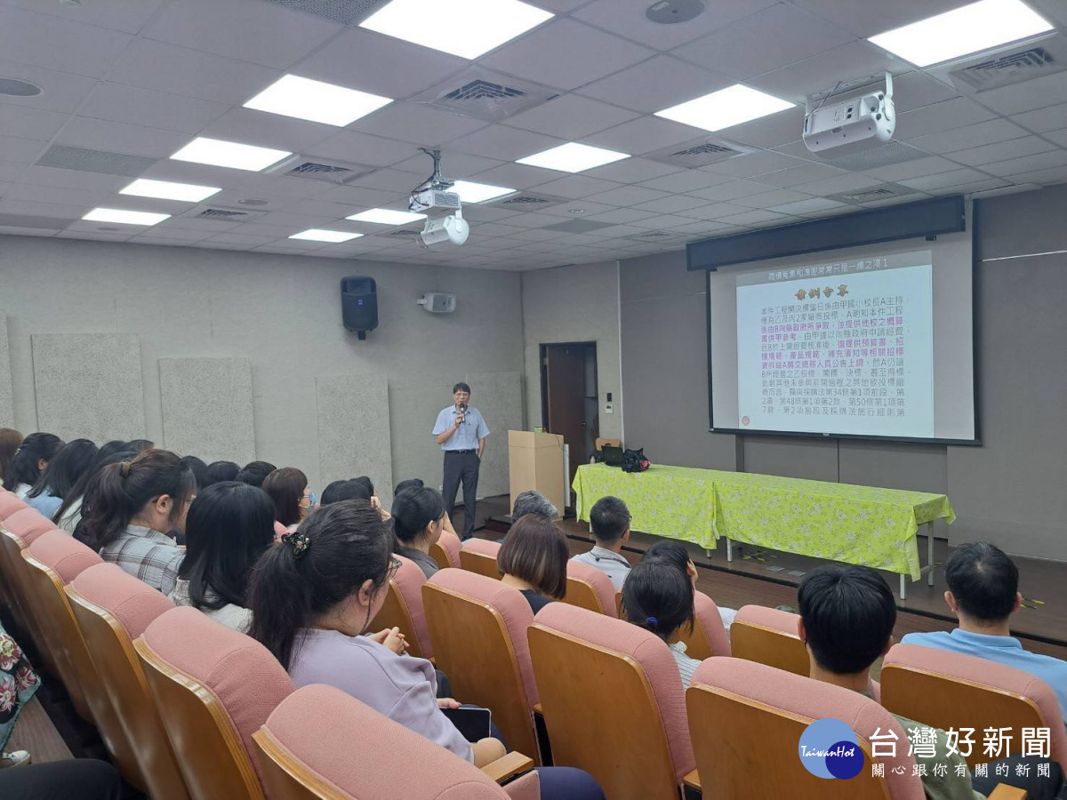 李金松講師透過案例解析 ，使研習過程生動有趣。