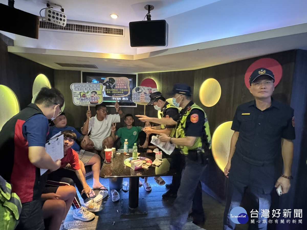 防制青少年深夜流連不當場所  北斗分局加強臨檢及手持標語宣導