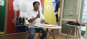 台中市議員謝志忠說明王家夫婦救助經過。