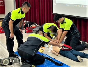 中級救護員訓練_說明救護員主副手所負責之急救處置。